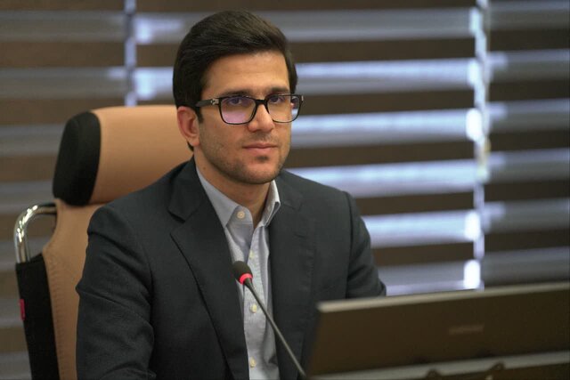 حجم قاچاق فرآوردههای نفتی ۲۰ میلیون لیتر در روز است حجم قاچاق فرآوردههای نفتی ۲۰ میلیون لیتر در روز است