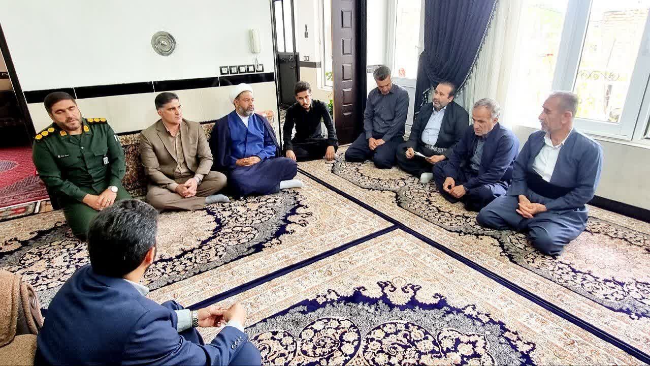 فرماندار پاوه: راه شهدا پایانناپذیر و با عزت ادامه دارد فرماندار پاوه: راه شهدا پایانناپذیر و با عزت ادامه دارد