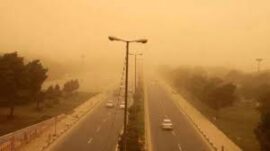 توده گرد و غبار در راه کرمانشاه و تگرگ برای اورامانات