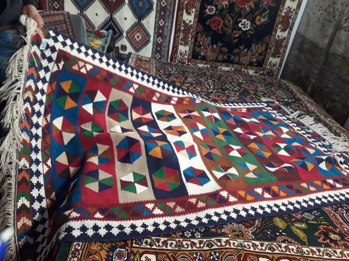 گلیم هرسین هنری با قدمتی به درازای تاریخ نیازمند معرفی و برندسازی